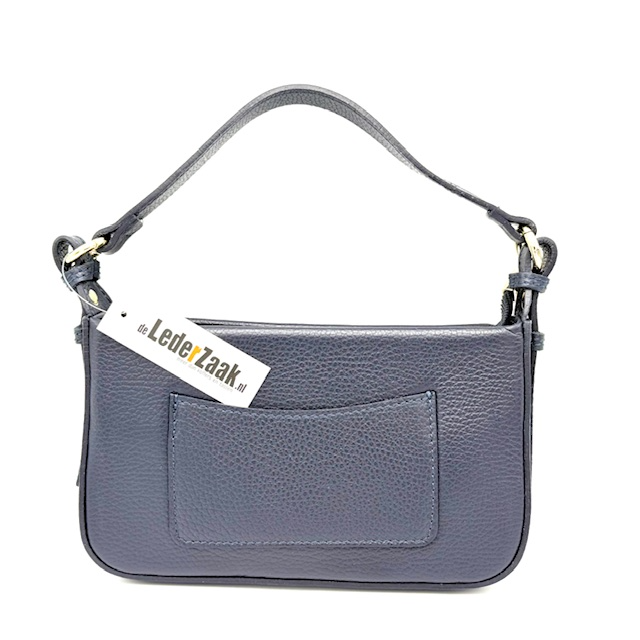 Compacte Schoudertas – Praktisch & Stijlvol voor Elke Dag

Deze compacte schoudertas is de ideale mix van functionaliteit en stijl. Draag ‘m als crossbody of schoudertas dankzij de afneembare en verstelbare lange schouderriem – perfect voor onderweg, een dagje shoppen of een avondje uit.

Afmetingen: hoogte 13 cm x breedte 23 cm x diepte 7 cm – compact maar verrassend ruim

Hoofdvak met ritssluiting om je spullen veilig op te bergen

Voorvakje aan de buitenkant – handig voor items die je snel bij de hand wilt hebben

Afneembare en verstelbare schouderriem – draag ‘m zoals jij wilt

Veelzijdig te dragen als schoudertas of crossbody

Deze tas is klein van formaat, maar groots in gemak – een onmisbaar accessoire voor wie stijl en praktisch gebruik waardeert.