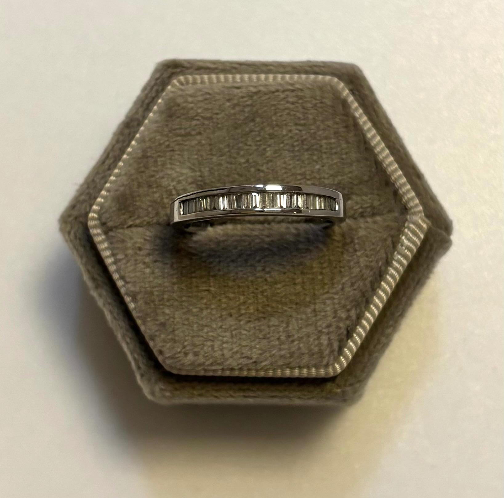 Baquette geslepen diamant ring in het wit goud maat 17.75