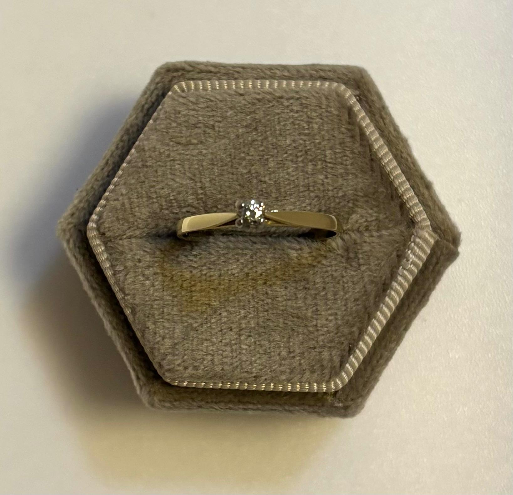 0.06ct w/si 1.3gram maat 18