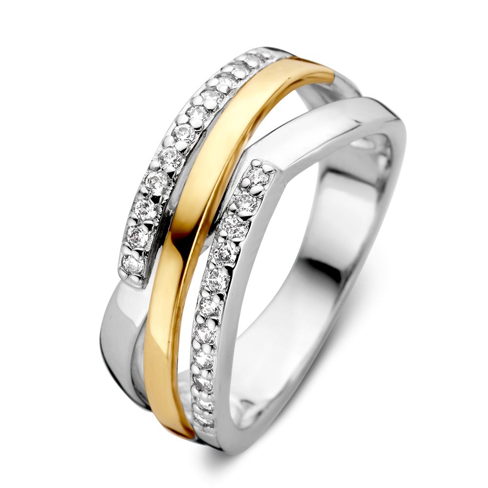 De Ring zilver/goud zirkonia, model RF627128-56, combineert goud en zilver met een witte zirkonia-steen. Met een breedte van 8,1 mm en diameter van maat 56, straalt hij elegantie uit. Ideaal voor een chique avondje uit of een stijlvolle toevoeging aan je dagelijkse look. Draag hem solo voor een subtiele uitstraling, of combineer met andere sieraden.