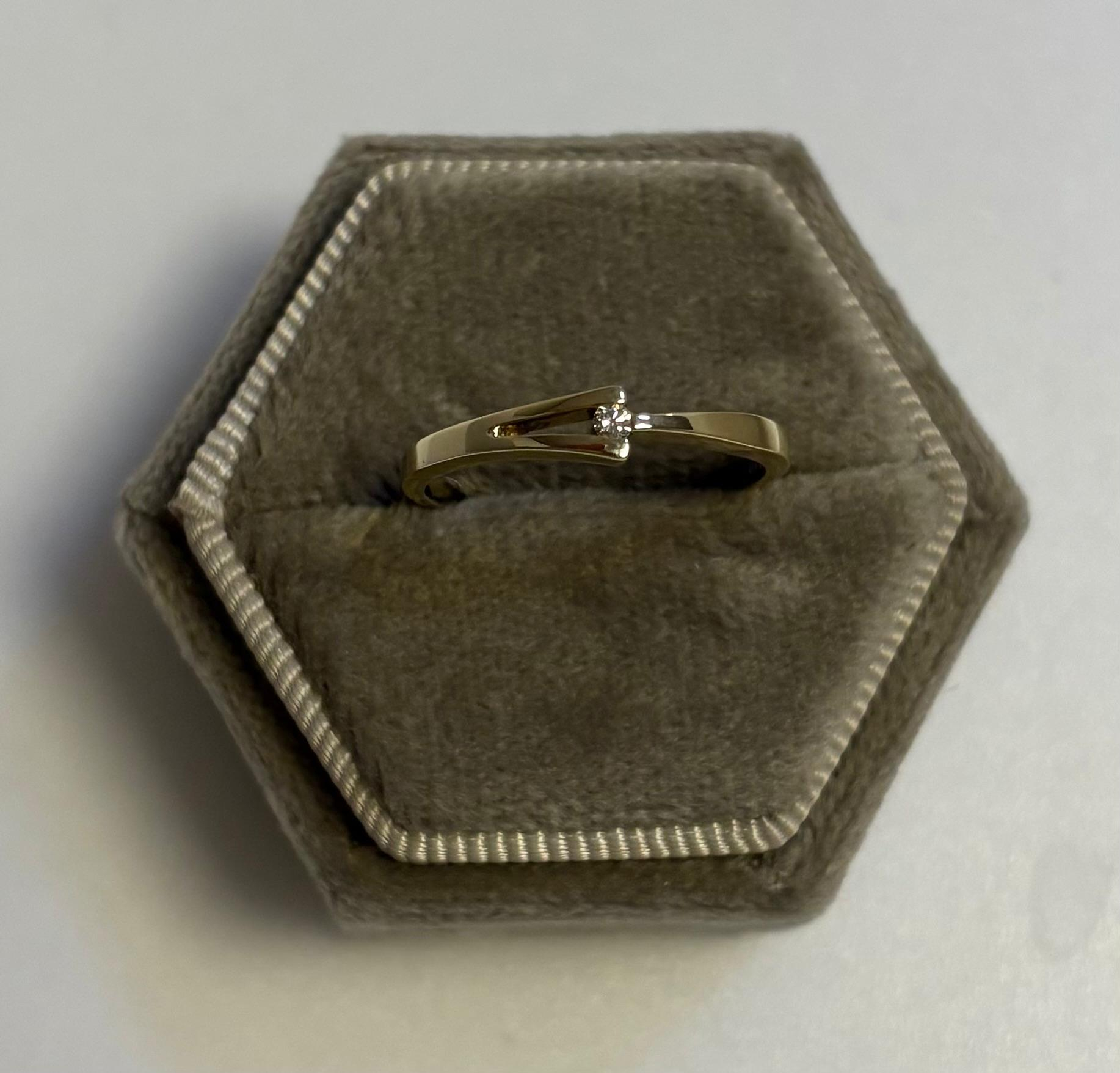 0.03ct briljant mt17.5