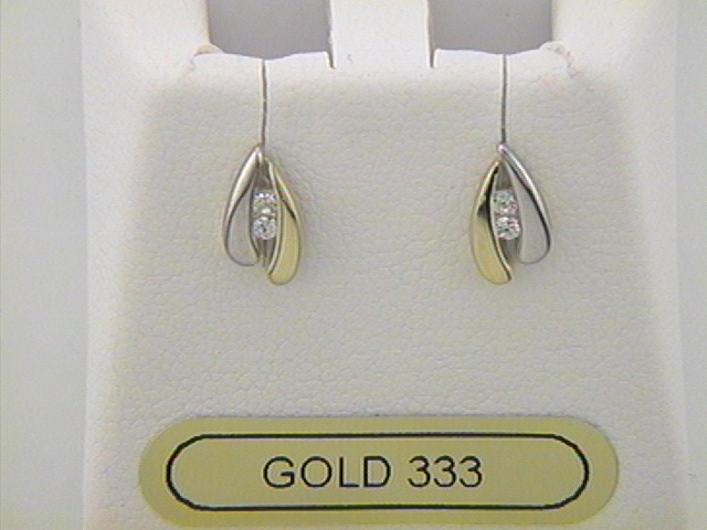 Diese stilvollen 333/- Ohrstecker ergänzen jedes Outfit perfekt und eignen sich ideal für elegante Anlässe sowie den täglichen Gebrauch. Kombinieren Sie sie mit anderen Schmuckstücken für einen harmonischen Look oder tragen Sie sie alleine, um ein subtiles Statement zu setzen.