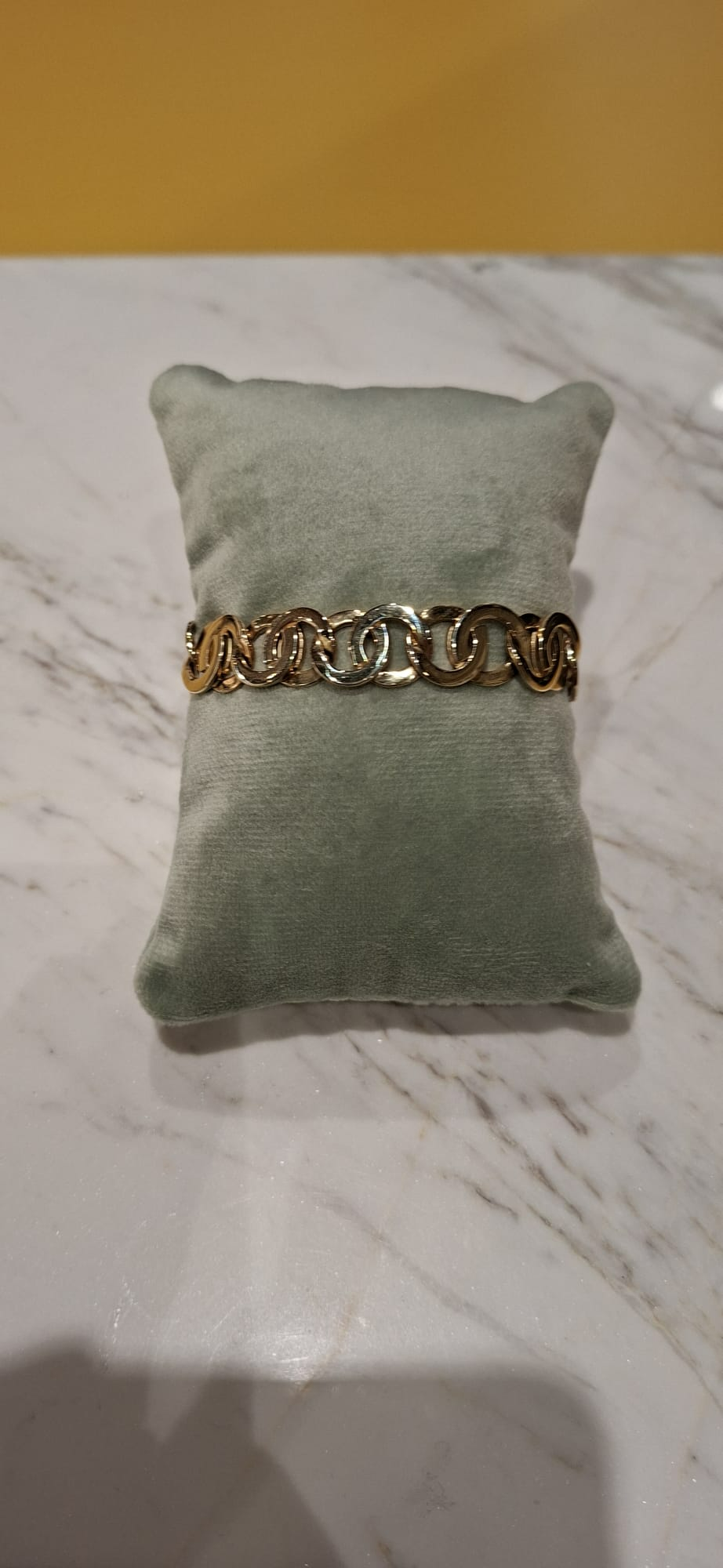 OCC-ARMBROND. Geelgouden armband ronde platte schakel occasion. 19cm/12mm.