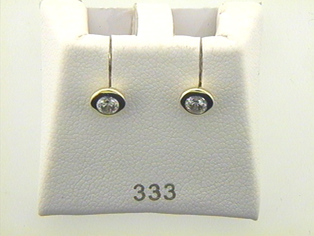 diese elegantn 333/- Ohrstecker mit Zirkonia sind perfekt für einen Hauch von Glamour. Tragen Sie diese Schmuckstücke zu formellen Anlässen oder als tägliches Highlight. Ideal für Abende oder besondere Anlässe, kombinieren Sie sie mit Ihrer Lieblingskleidung für einen eleganten und stilvollen Look. Ein Muss für jede Schmuckkollektion.