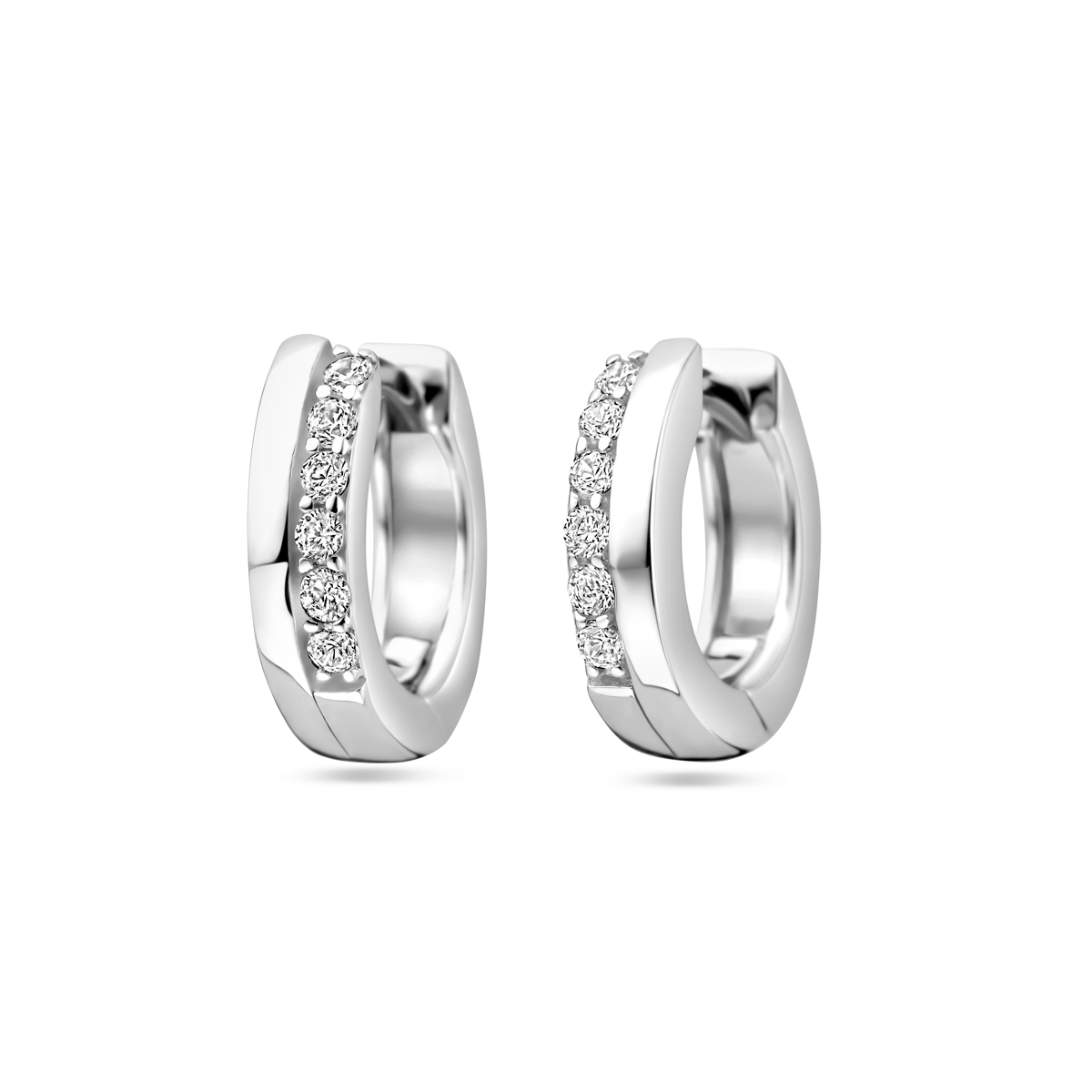 Gerhodineerd 925 zilveren klapoorringen met zirkonia. De klapoorringen zijn onderdeel van een set.