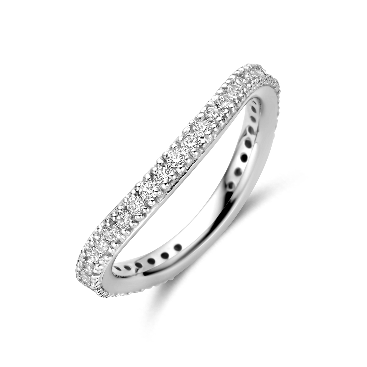 Gerhodineerd 925 zilveren ring uitgevoerd met zirkonia. De ring heeft een breedte van 2,5mm.