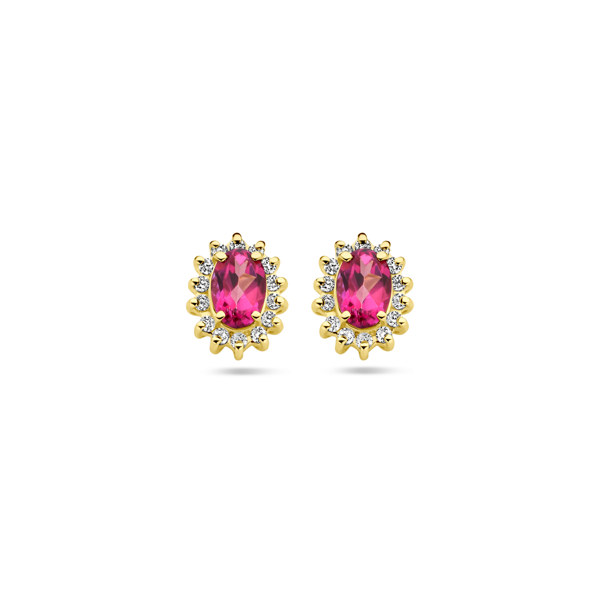 14k Geelgouden oorknoppen uitgevoerd met roze topaas en diamant. De oorknoppen hebben een afmeting van 9.5x7.5mm. Het diamantgewicht is 0.22ct.