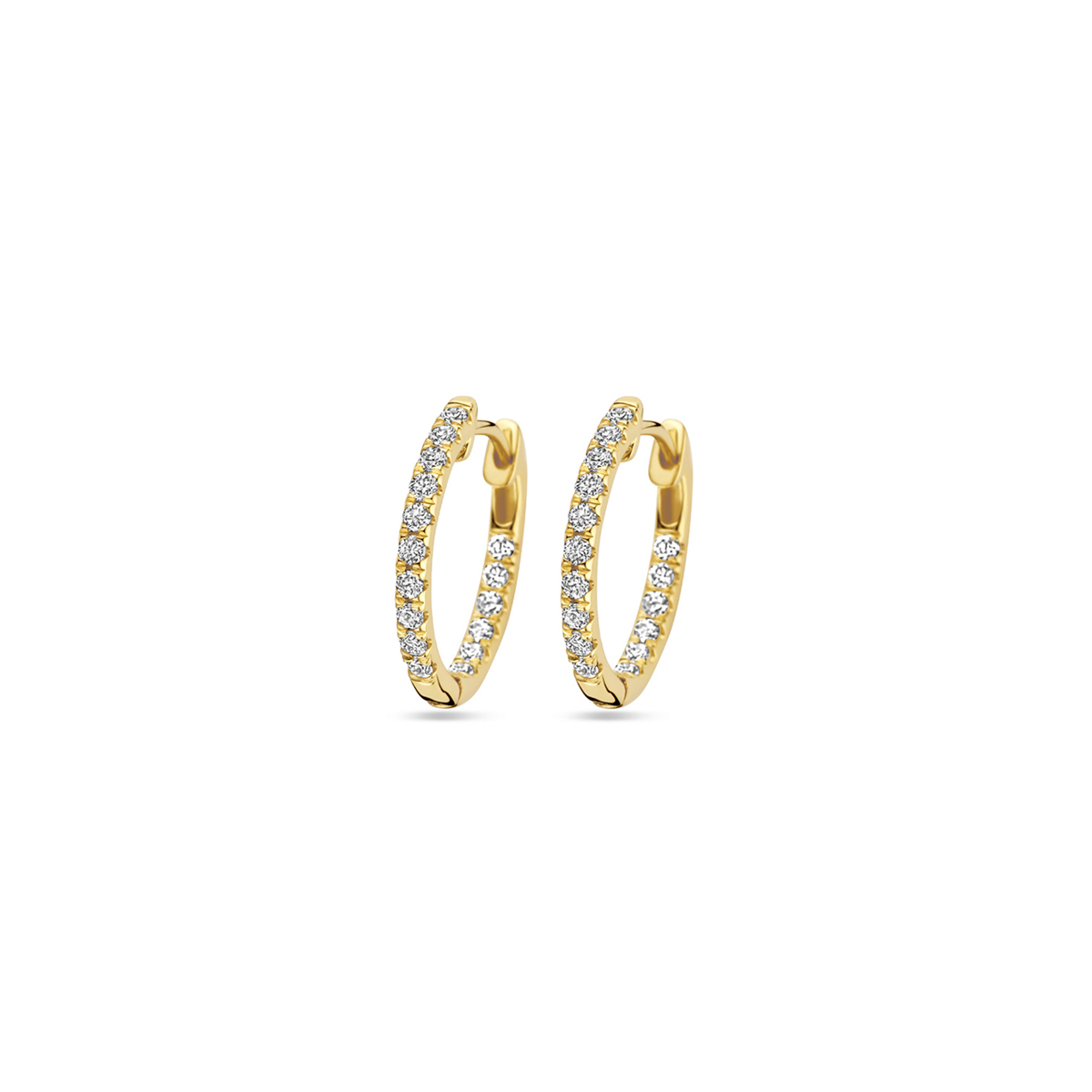 Deze creolen 14 kt zijn uitgevoerd met lab grown diamant. De klapoorringen hebben een afmeting van 16.5x2mm. Het totale diamantgewicht is 0.46ct. Lab grown diamanten zijn diamanten die ontstaan in een laboratorium. 