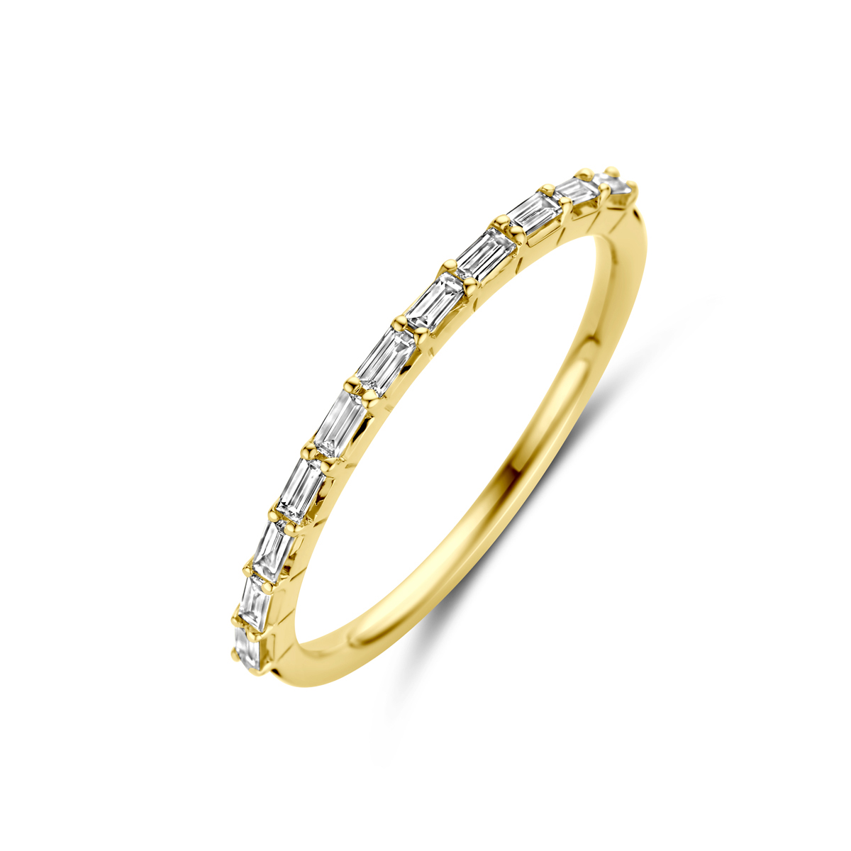 14k Geelgouden ring uitgevoerd met diamant. De ring heeft een breedte van 2mm. Het diamantgewicht is 0.19ct.
