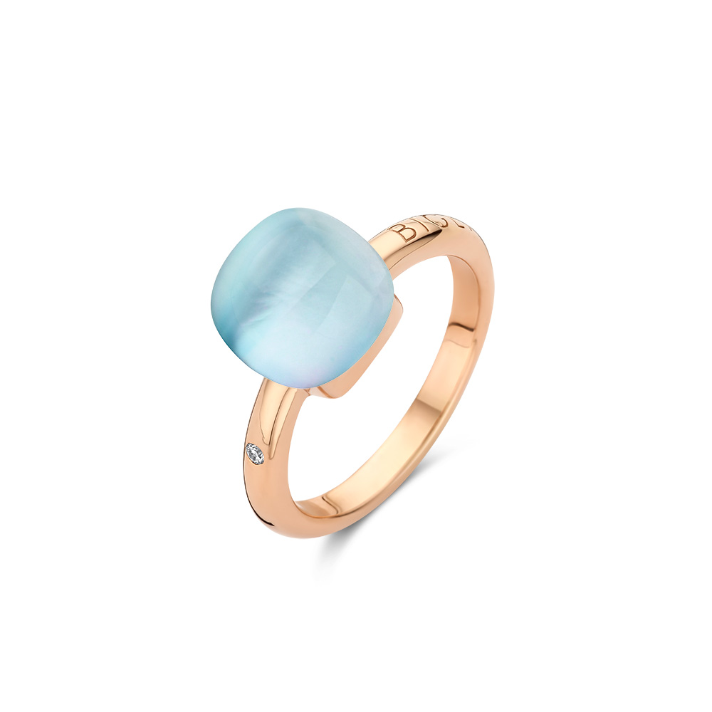 De Bigli Mini Sweety ring, modelnummer 20R88RlRCRMPTU, is een prachtige gouden ring van 18 karaat met gekleurde stenen. Deze verfijnde sieraden zijn perfect te dragen als statementstuk bij zowel formele als casual outfits. Draag de ring solo voor een elegant effect of combineer met andere sieraden voor een gedurfde look.