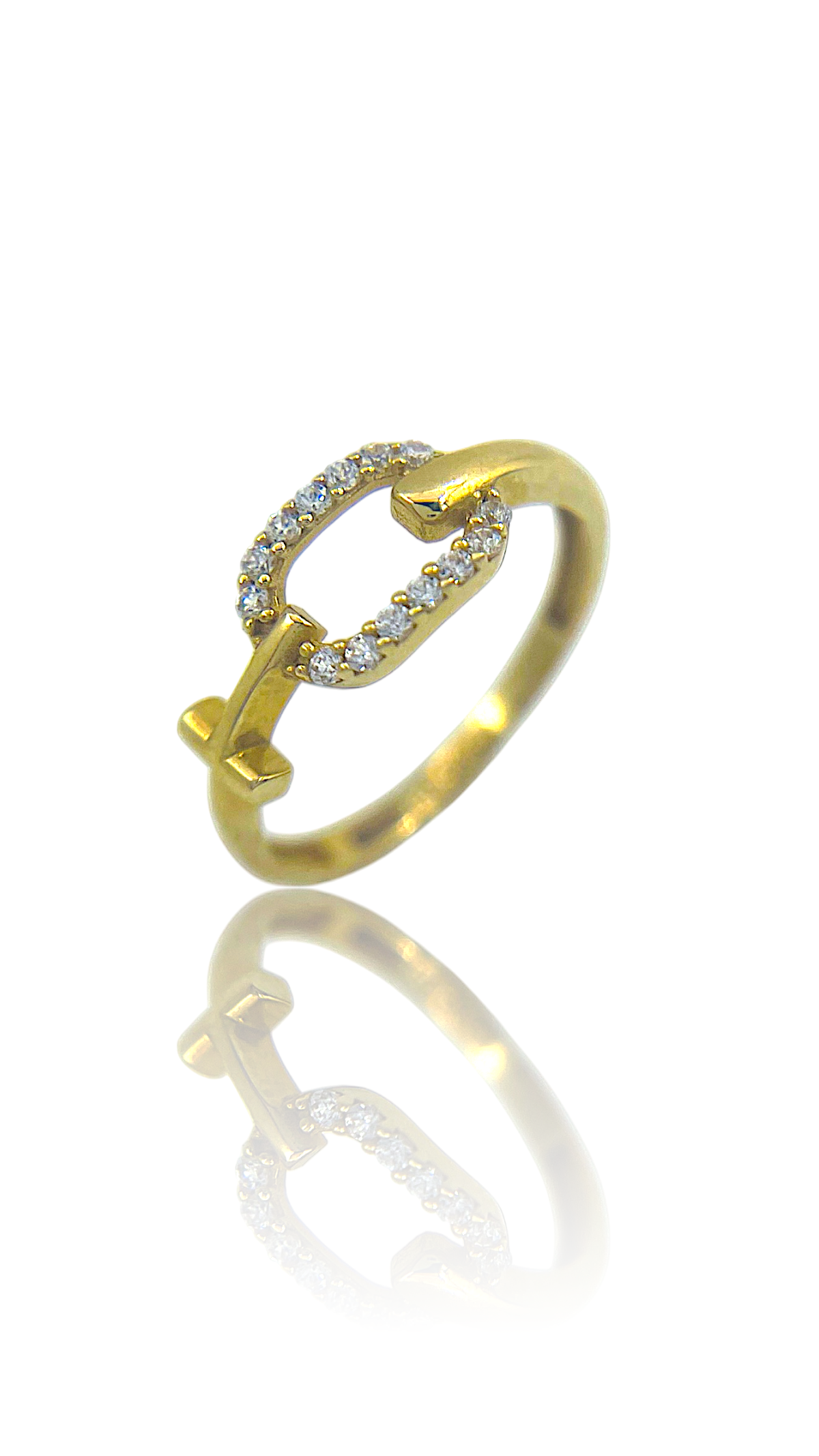 De Ring Fancy met briljant geslepen zirkonia is een verfijnd juweel gemaakt van geelgoud. Dit elegante sieraad valt onder de categorie ringen en biedt een tijdloze uitstraling. Perfect voor speciale gelegenheden of als dagelijks statement piece. Draag hem solo voor een subtiele look of combineer met andere gouden sieraden voor extra glans.