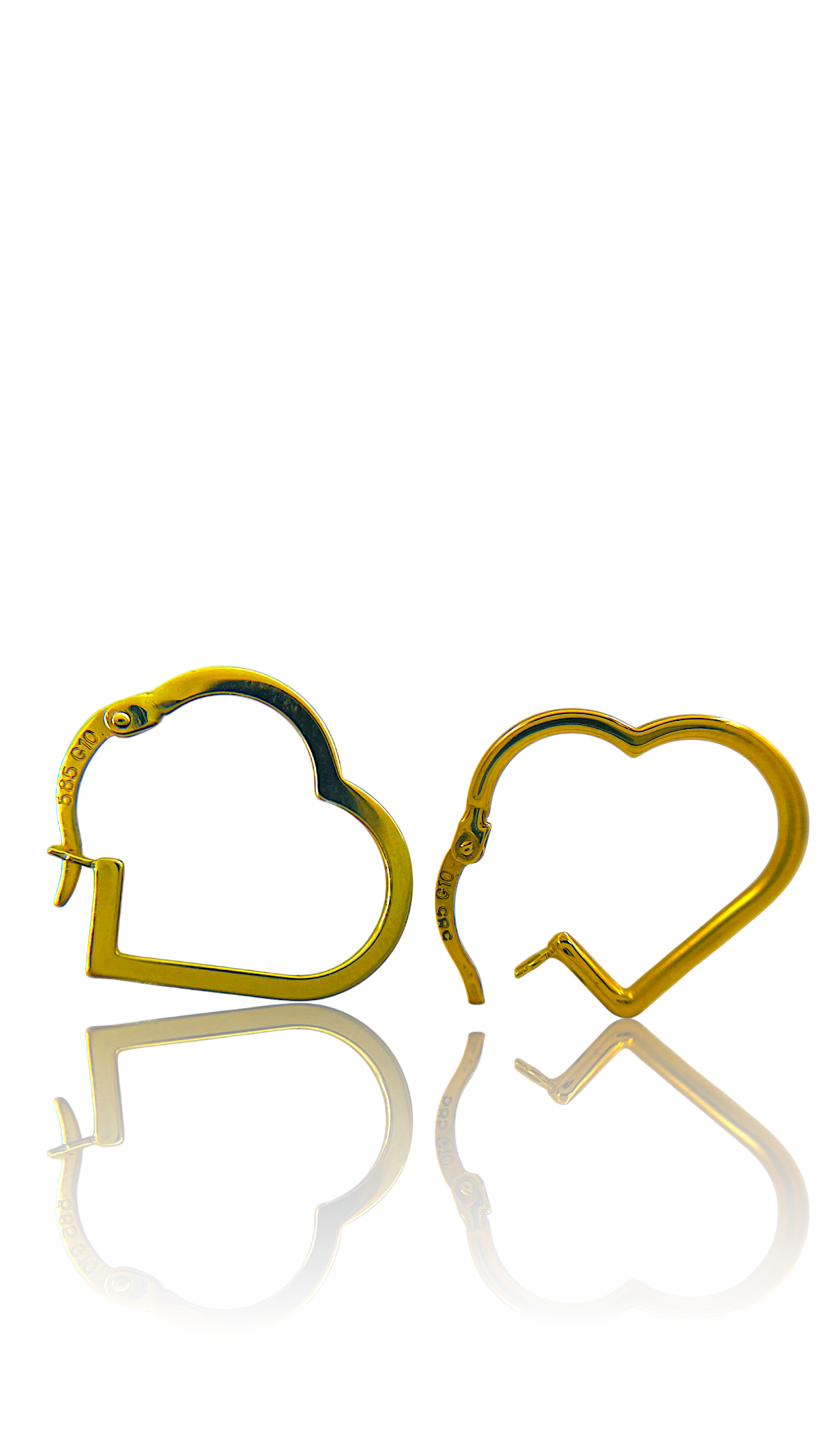 De gouden klapoorringen met hartjes (modelnummer 40.31121) zijn prachtige creolen van goud. Met een diameter van 20 mm en een breedte van 1,4 mm, stralen ze subtiele elegantie uit. Perfect voor dagelijks gebruik of speciale gelegenheden. Draag ze met je haar omhoog voor een verfijnde look of combineer ze met andere gouden sieraden voor een opvallende stijl.