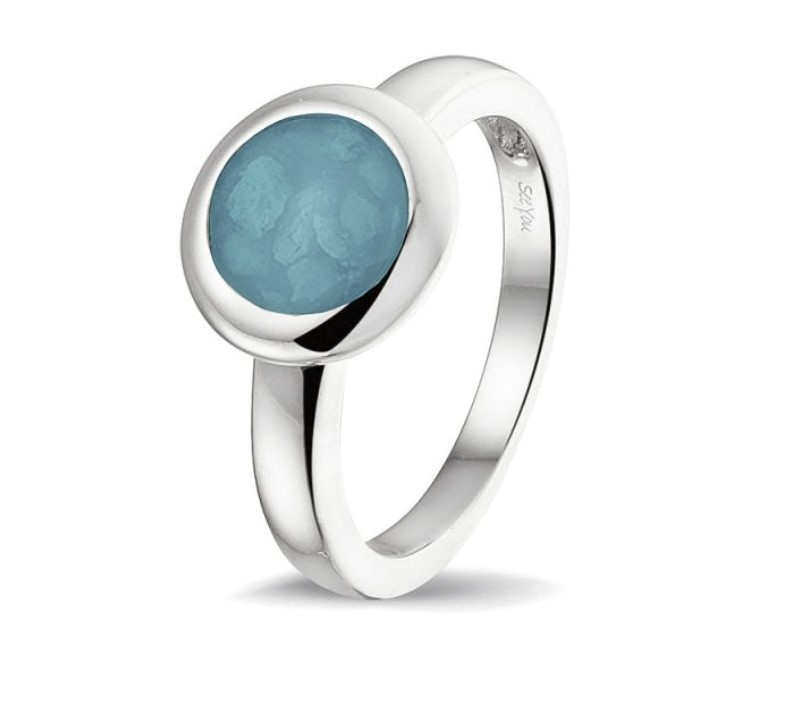 Gladde as ring, rond. Dit sieraad wordt zichtbaar aan de voorkant gevuld met as en wordt vermengd met onze speciale hars.