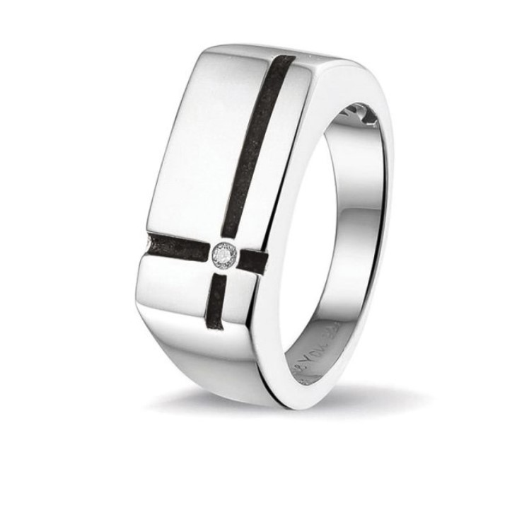 Stoere ring met kruis. Zirkonia of diamant in het midden. Dit sieraad wordt zichtbaar aan de voorkant gevuld met as en wordt vermengd met onze speciale hars.