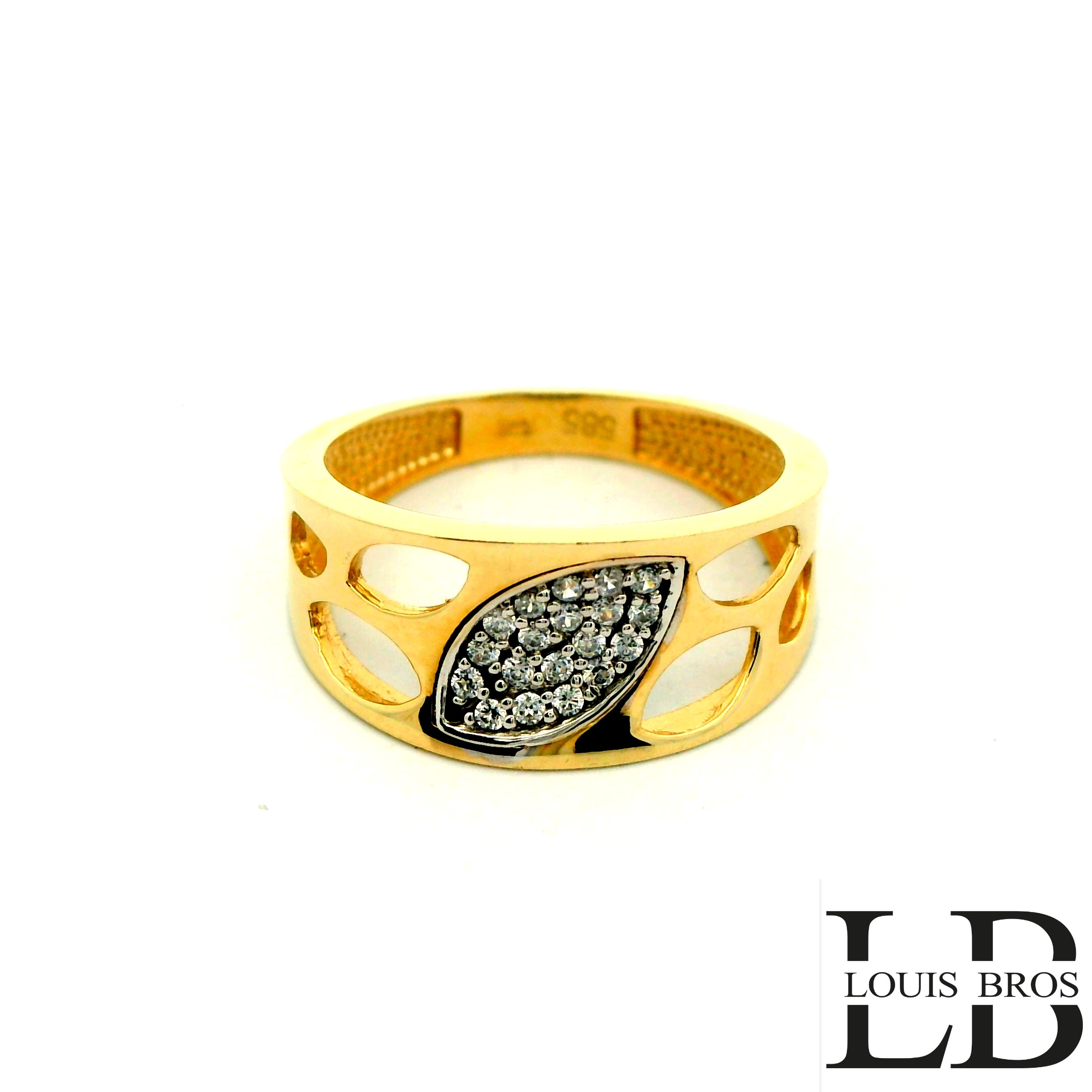 Deze prachtige bicolor ring van 14 karaat goud (2.45 gr) combineert het beste van twee werelden: het warme geelgoud en het elegante witgoud. De subtiele samensmelting van beide kleuren zorgt voor een tijdloze en moderne uitstraling. In het midden schitteren fijn gezette zirkonias, die de ring een luxueuze glans en verfijnde uitstraling geven.

Dankzij het stijlvolle ontwerp is deze ring perfect te dragen bij elke gelegenheid — van dagelijks gebruik tot feestelijke momenten. Een juweel dat elegantie, klasse en vakmanschap in één ontwerp verenigt.

✨ Kenmerken:

Materiaal: 14 karaat bicolor goud (geelgoud & witgoud)

Steensoort: Zirkonias

Afwerking: Glanzend & verfijnd gezet

Stijl: Elegant, tijdloos, modern

Merk: Louis Bros.
De ring is verkrijgbaar in meerdere afmetingen.