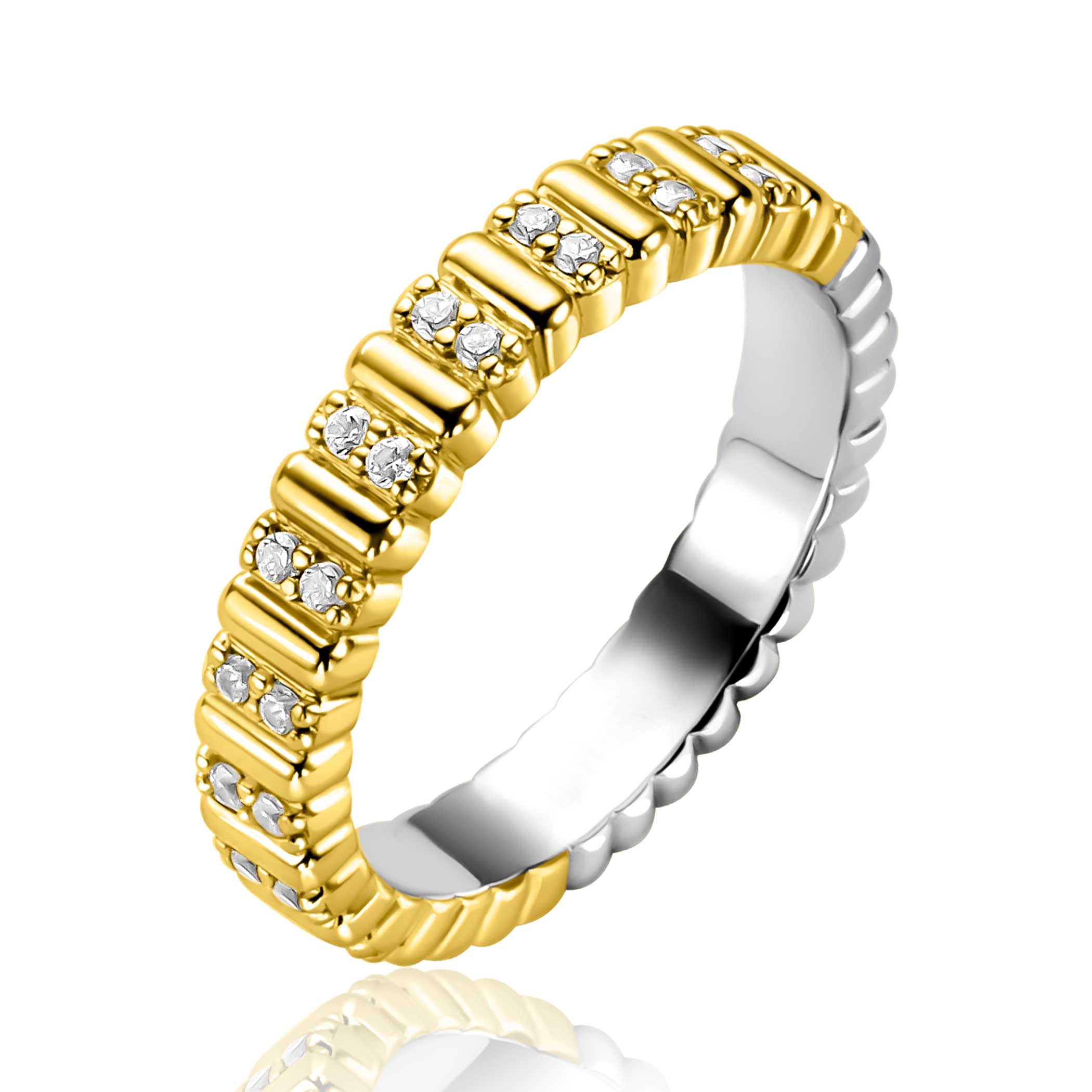 ZINZI gold plated zilveren ring (4mm breed) met gladde ovale elementen en afgewisseld met chatonzettingen van twee witte zirkonia's. Maak je look compleet met bijpassende oorringen! Vervaardigd van eerste gehalte zilver (925) en extra geel verguld.