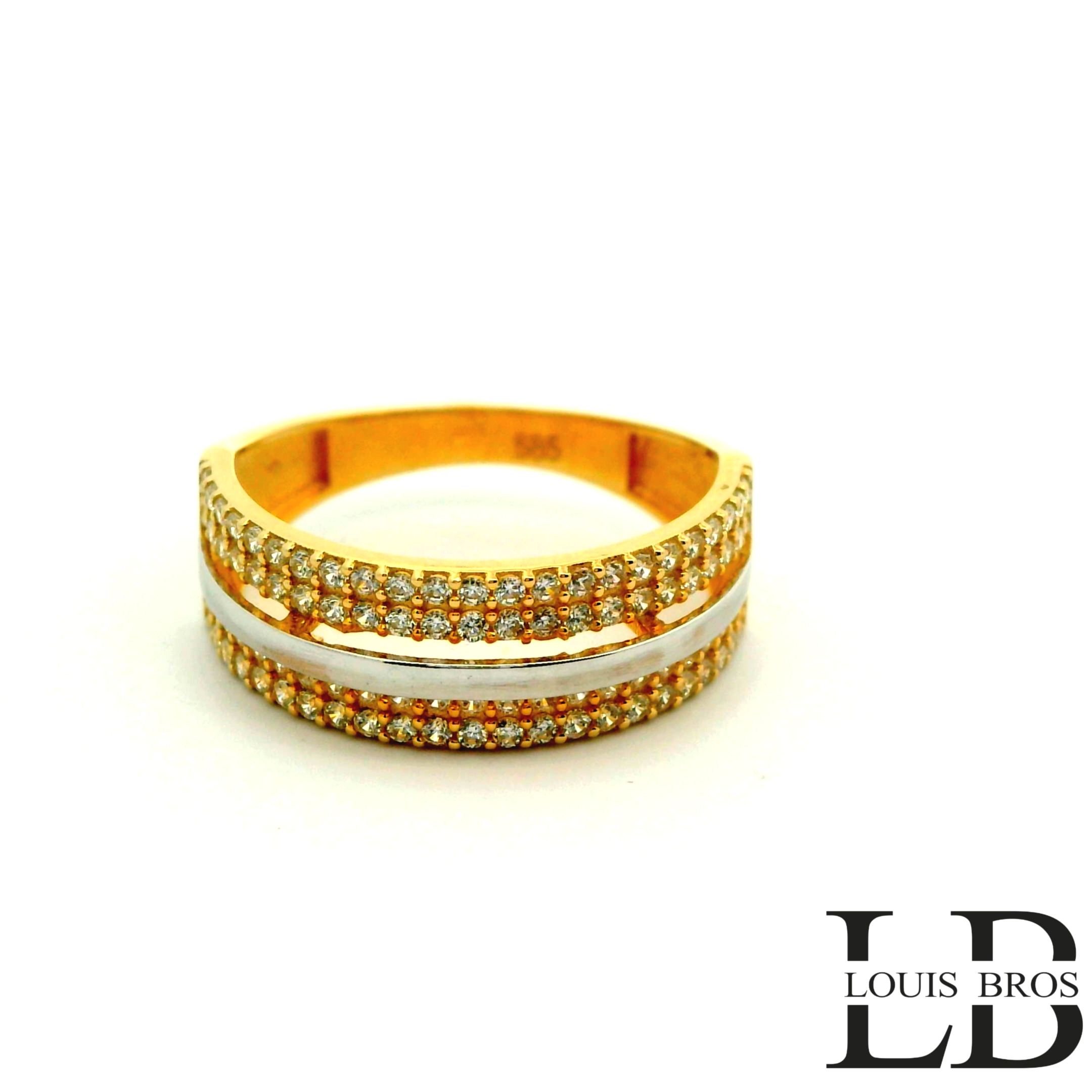 Deze prachtige bicolor ring van 14 karaat goud (2.74 gr) combineert het beste van twee werelden: het warme geelgoud en het elegante witgoud. De subtiele samensmelting van beide kleuren zorgt voor een tijdloze en moderne uitstraling. In het midden schitteren fijn gezette zirkonias, die de ring een luxueuze glans en verfijnde uitstraling geven.

Dankzij het stijlvolle ontwerp is deze ring perfect te dragen bij elke gelegenheid — van dagelijks gebruik tot feestelijke momenten. Een juweel dat elegantie, klasse en vakmanschap in één ontwerp verenigt.

Kenmerken:

Materiaal: 14 karaat bicolor goud (geelgoud & witgoud)

Steensoort: Zirkonias

Afwerking: Glanzend & verfijnd gezet

Stijl: Elegant, tijdloos, modern

Merk: Louis Bros.
De ring is verkrijgbaar in meerdere afmetingen.