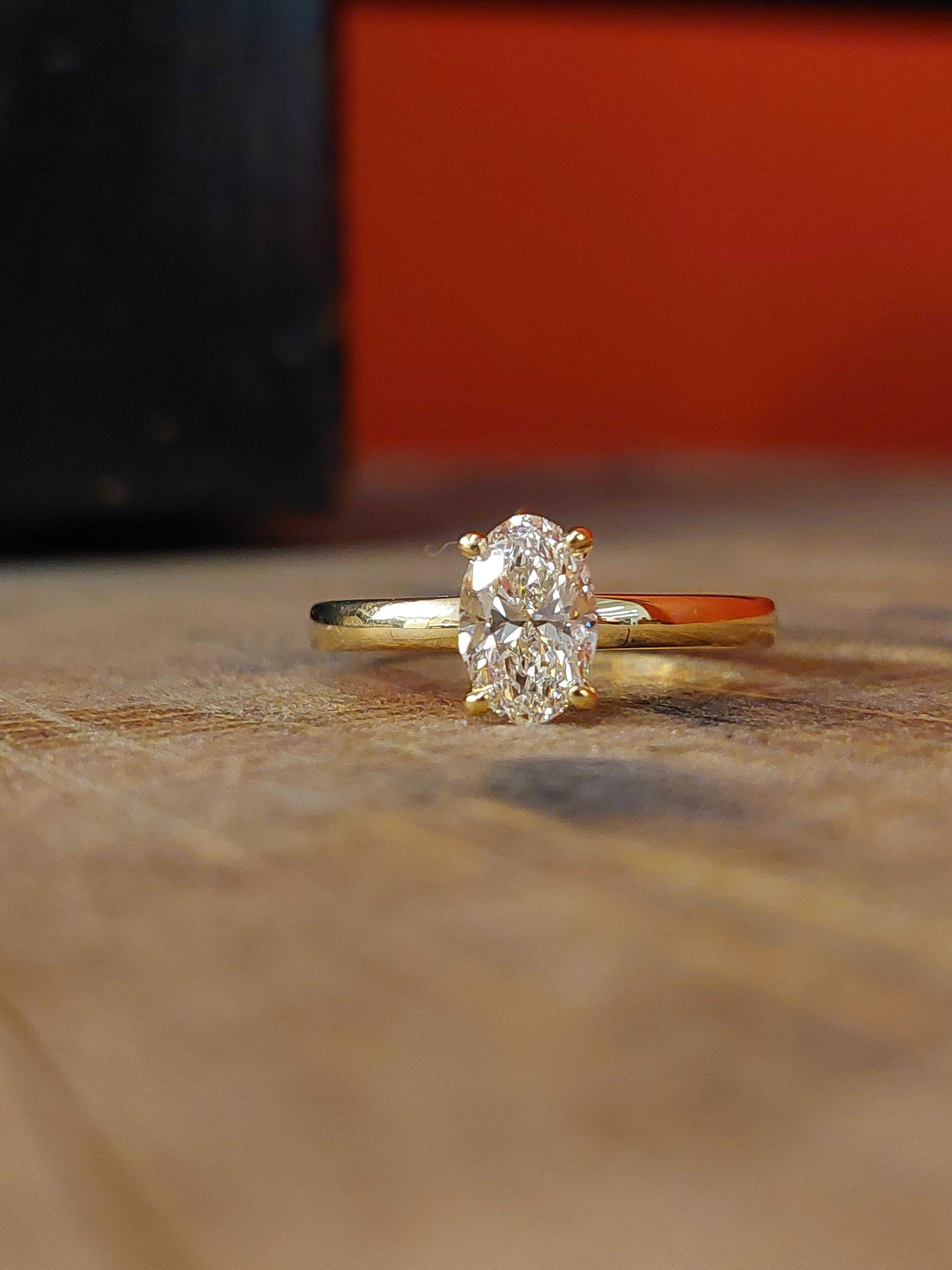 14kt gouden ring met 1.00ct G/si ovaal briljant inclusief GIA Grading Raport