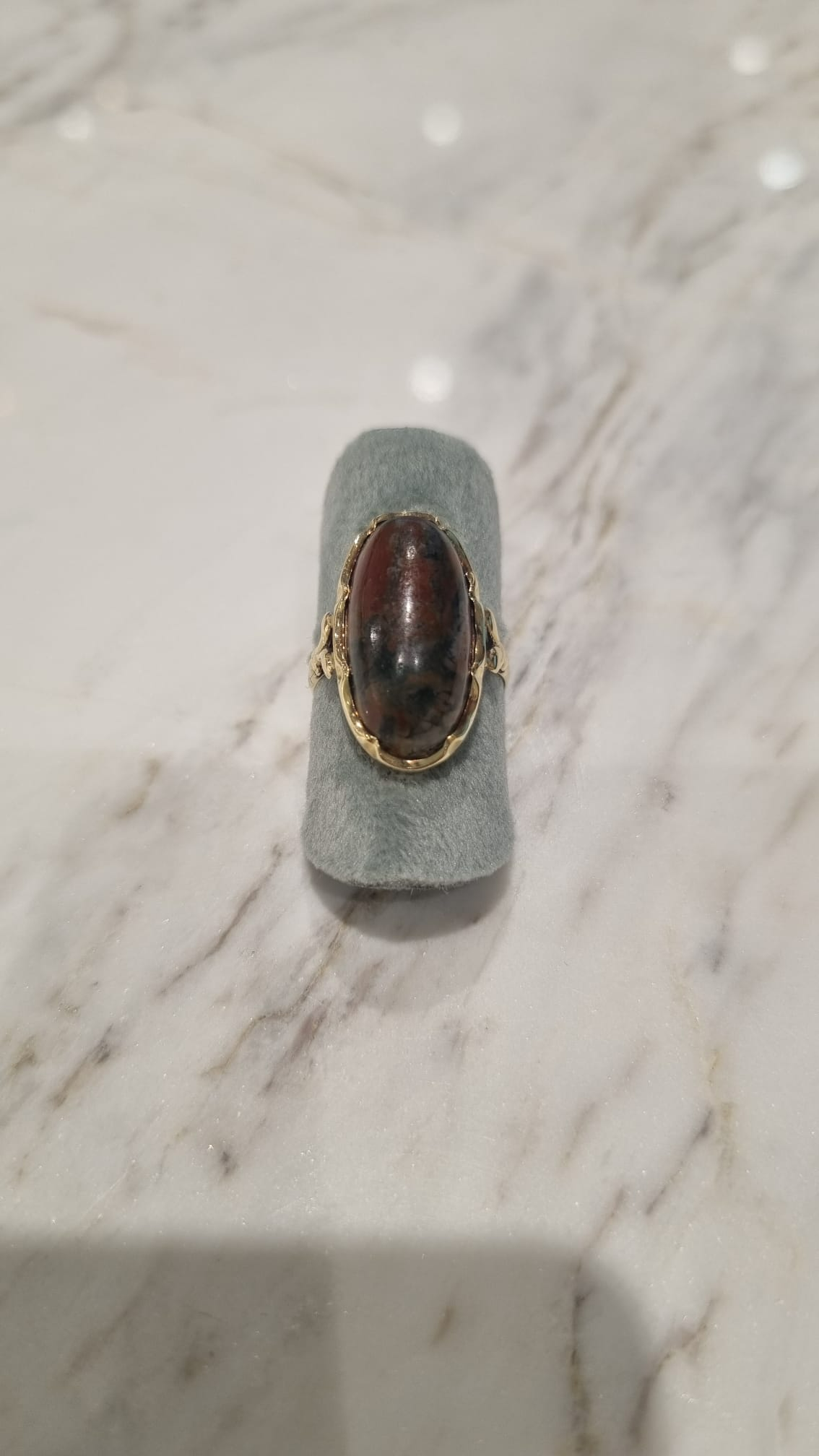 Vintage009. 14 karaat geelgouden damesring. Ovaal model met een Botswana agaat. Occasion maat 16.5.