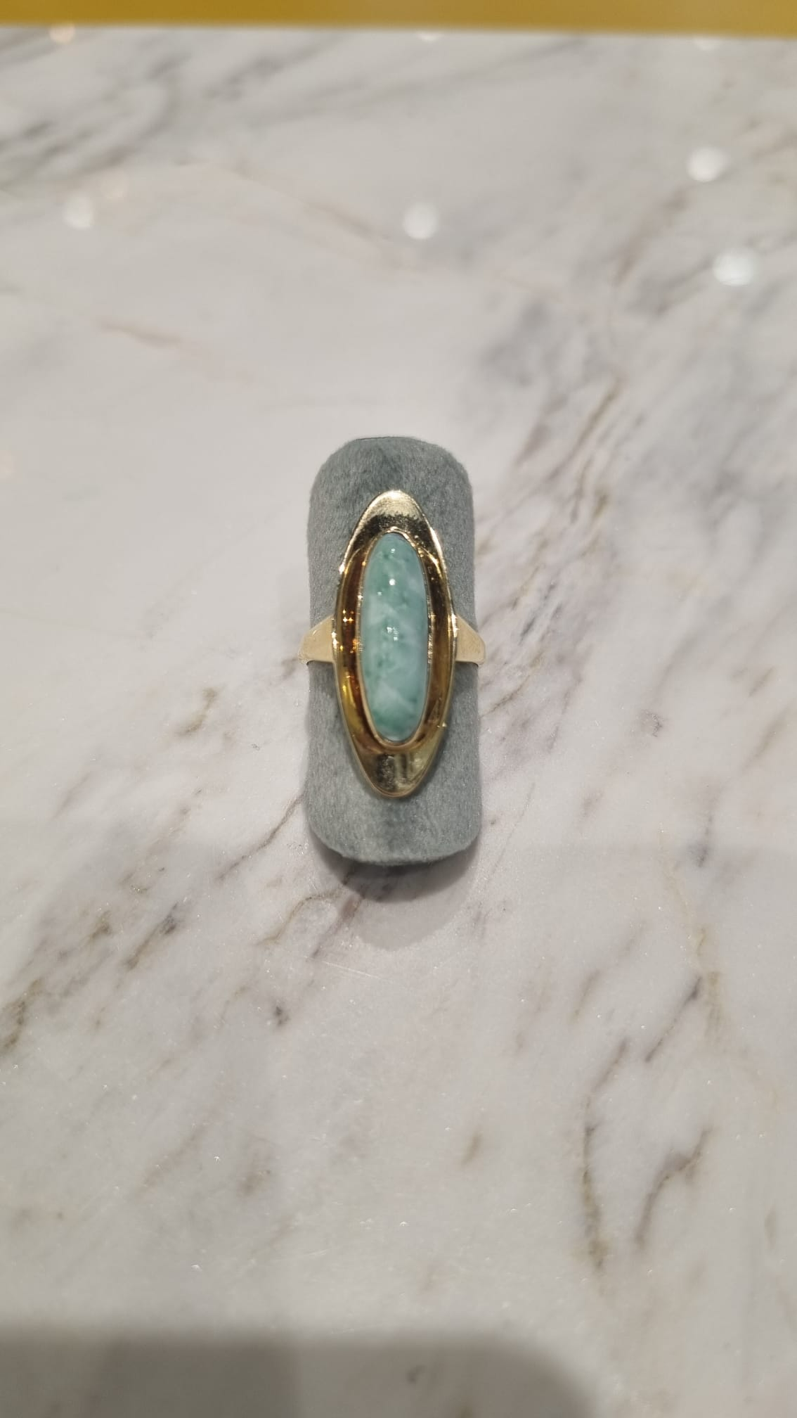 Vintage014. Geelgouden damesring met Jade. Occasion maat 16.25