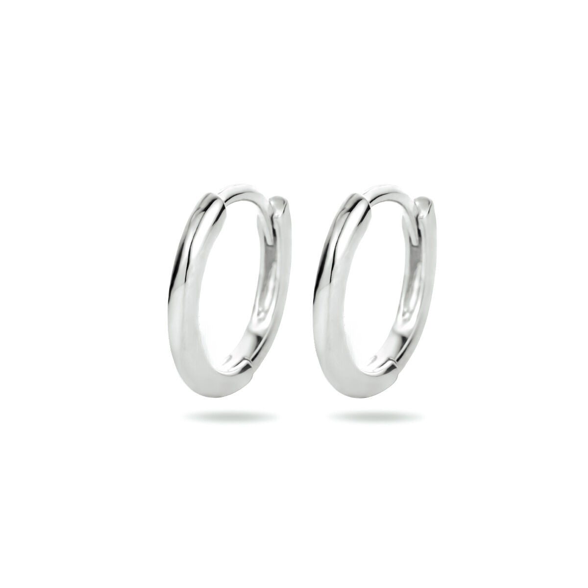 Gerhodineerd 925 zilveren klapoorringen. De klapoorringen hebben een afmeting van 12.5x1.5mm.