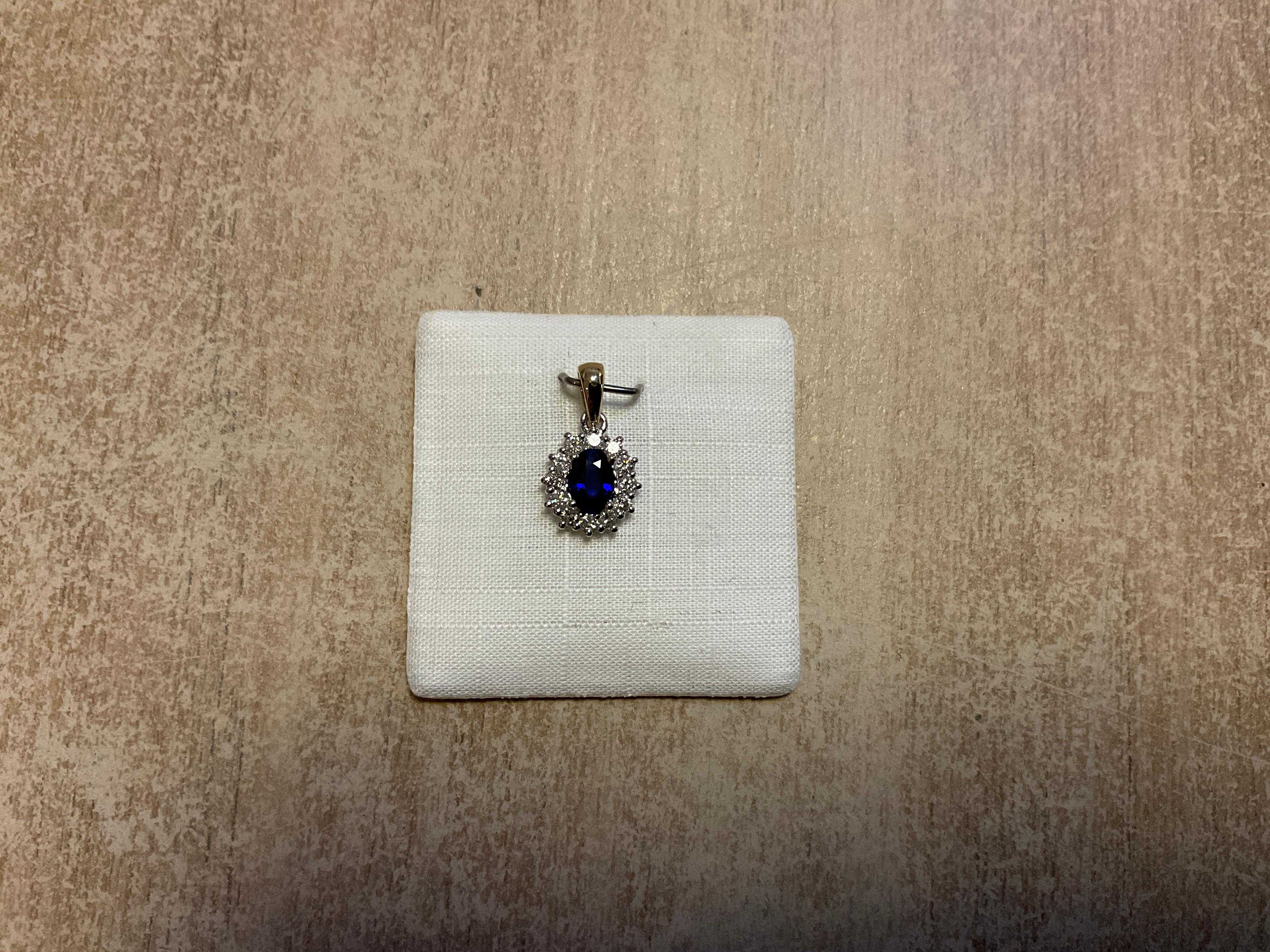 Hanger met saffier gg/wg 0,95 gr we-p2 0,26 crt 