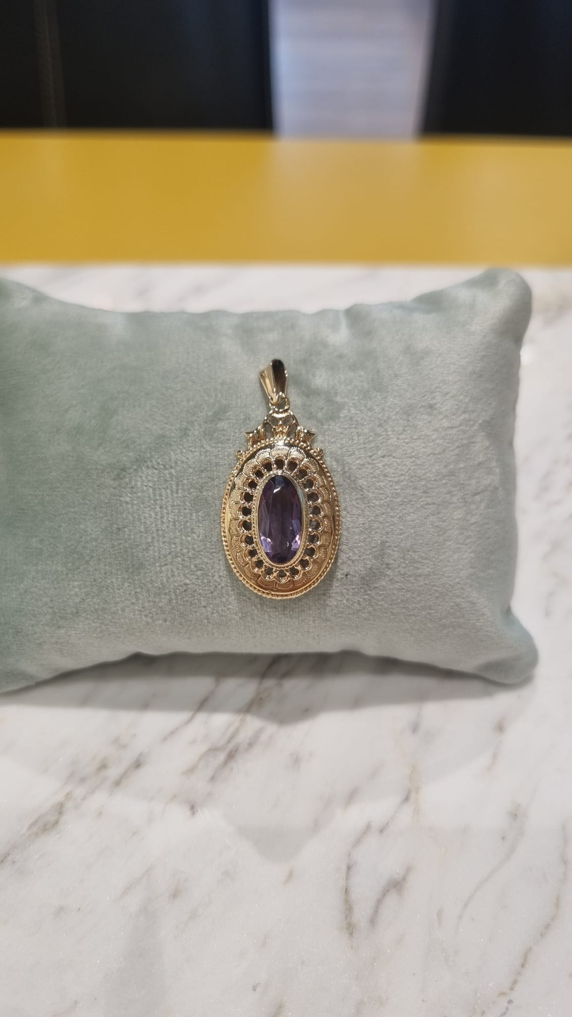OCC-HANGAMETHIST. Geelgouden occasion hanger ovaal met amethist. 