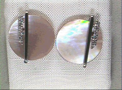 Kopf.-und Ohrschmuck Ref.-Nr.: 01-04792-0 585/- Gold, wei&szlig; 10 Diamant Wesselton kleine Einschl&uuml;sse Brillantschliff 0.08ct. 2 Perlmutt 