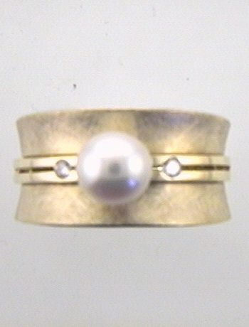 Max Fr&ouml;hlich Handschmuck Ref.-Nr.: 148/134204/5 585/- Gold, gelb 2 Diamant Wesselton kleine Einschl&uuml;sse Brillantschliff 0,06ct.  1 S&uuml;&szlig;wasser Zuchtperle 8,0 bis 8,5 mm Wei&szlig; Rund Ringgr&ouml;&szlig;e 56