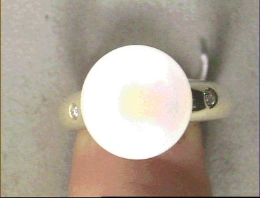 Ring Ref.-Nr.: 4-198 585/- Gold, gelb 2 Diamant Wesselton kleine Einschl&uuml;sse Brillantschliff 0,05ct.  1 China Zuchtperlen 10,0 bis10,5 mm Wei&szlig; Oval Ringgr&ouml;&szlig;e 56