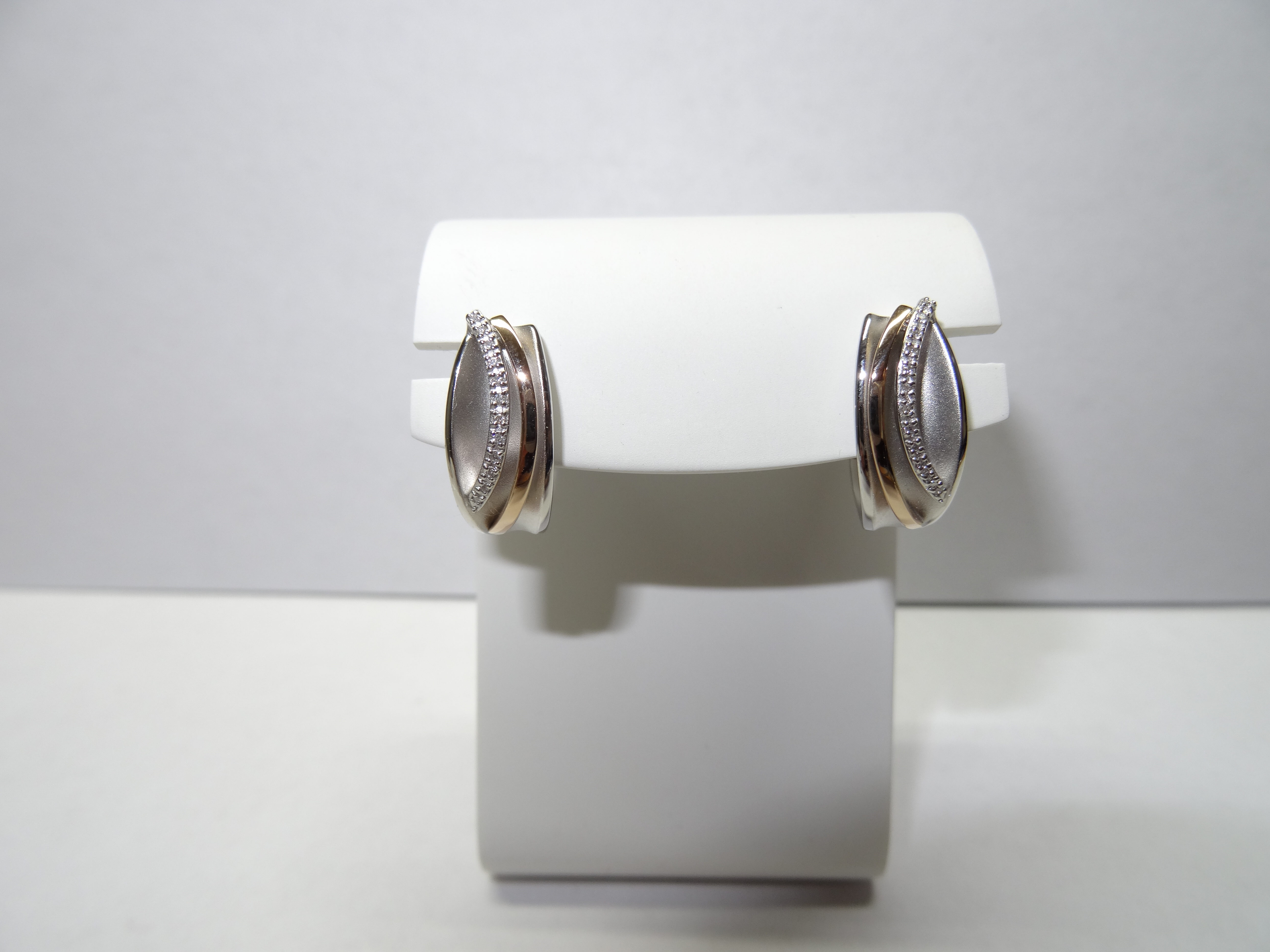 Ohrschmuck Ref.-Nr.: 0685825-0 585/- Gold 26 Brillant Wesselton kleine Einschl&uuml;sse Rund facettiert 0,072ct. 