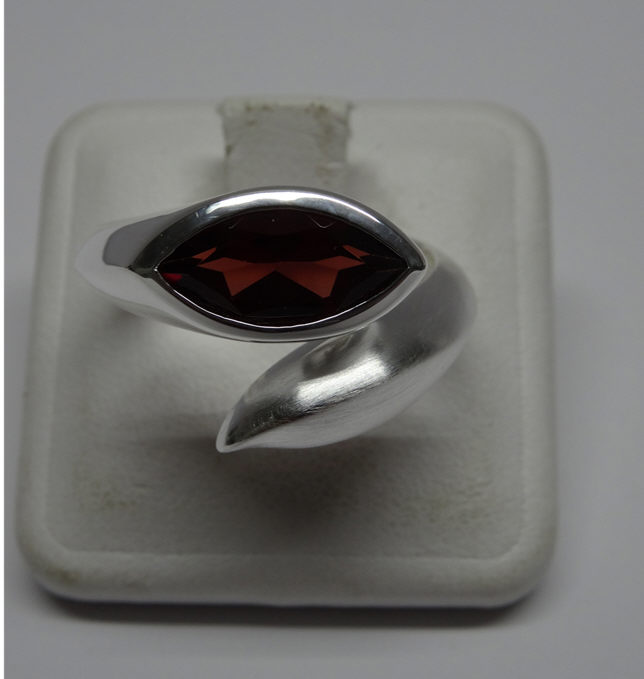 Handschmuck Ref.-Nr.: 3298-1927-2 925/- Silber 1 Granat Rot 