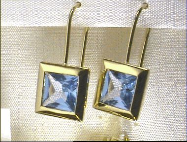 Kopf.-und Ohrschmuck Ref.-Nr.: 021-104-70807AQUA 333/- Gold 2 Zirkonia 