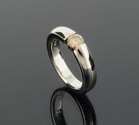 Ringe Ref.-Nr.: 120207055 750/- Gold 1 Diamant Light Yellow deutliche Einschl&uuml;sse Brillantschliff 0,51ct.  Ringgr&ouml;&szlig;e 54
