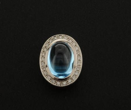 Wilhelm M&uuml;ller Halsschmuck Ref.-Nr.: 2574160 585/- Gold, wei&szlig; 25 Diamant Wesselton kleine Einschl&uuml;sse Brillantschliff 0,25ct.  1 Topas Cabouchon 