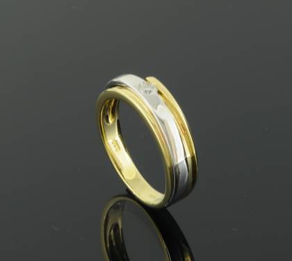 Wilhelm M&uuml;ller Handschmuck Ref.-Nr.: 1291350 585/- Gold, Gelbgold/Weissgold 1 Diamant Wesselton kleine Einschl&uuml;sse Brillantschliff 0,10ct.  Ringgr&ouml;&szlig;e 52