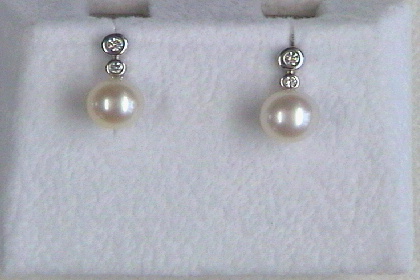 Kopf.-und Ohrschmuck Ref.-Nr.: 2988400 585/- Gold 4 Diamant Wesselton kleine Einschl&uuml;sse Brillantschliff 0.07ct. 2 China Zuchtperlen 7,0-7,5 mm 