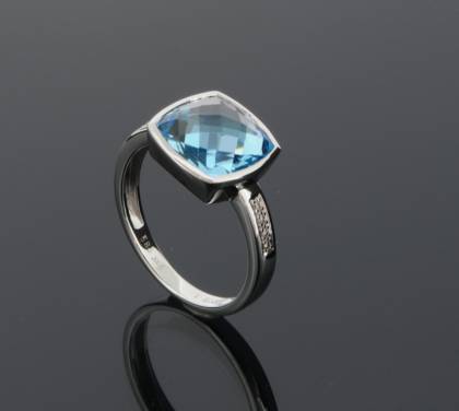 Handschmuck Ref.-Nr.: 1752220 585/- Gold 1 Topas blau Fantasieschliff 4.80ct. 8 Diamant Wesselton kleine Einschl&uuml;sse Brillantschliff 0.03ct. 