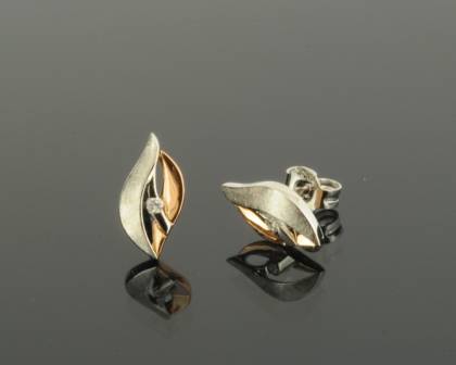 Kopf.-und Ohrschmuck Ref.-Nr.: 2974520 585/- Gold 2 Diamant Wesselton kleine Einschl&uuml;sse Brillantschliff 0.04ct. 