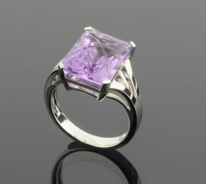 Ringe Ref.-Nr.: 6608620 585/- Gold, wei&szlig; 1 Amethyst Fantasieschliff 8,50ct.  Ringgr&ouml;&szlig;e 56