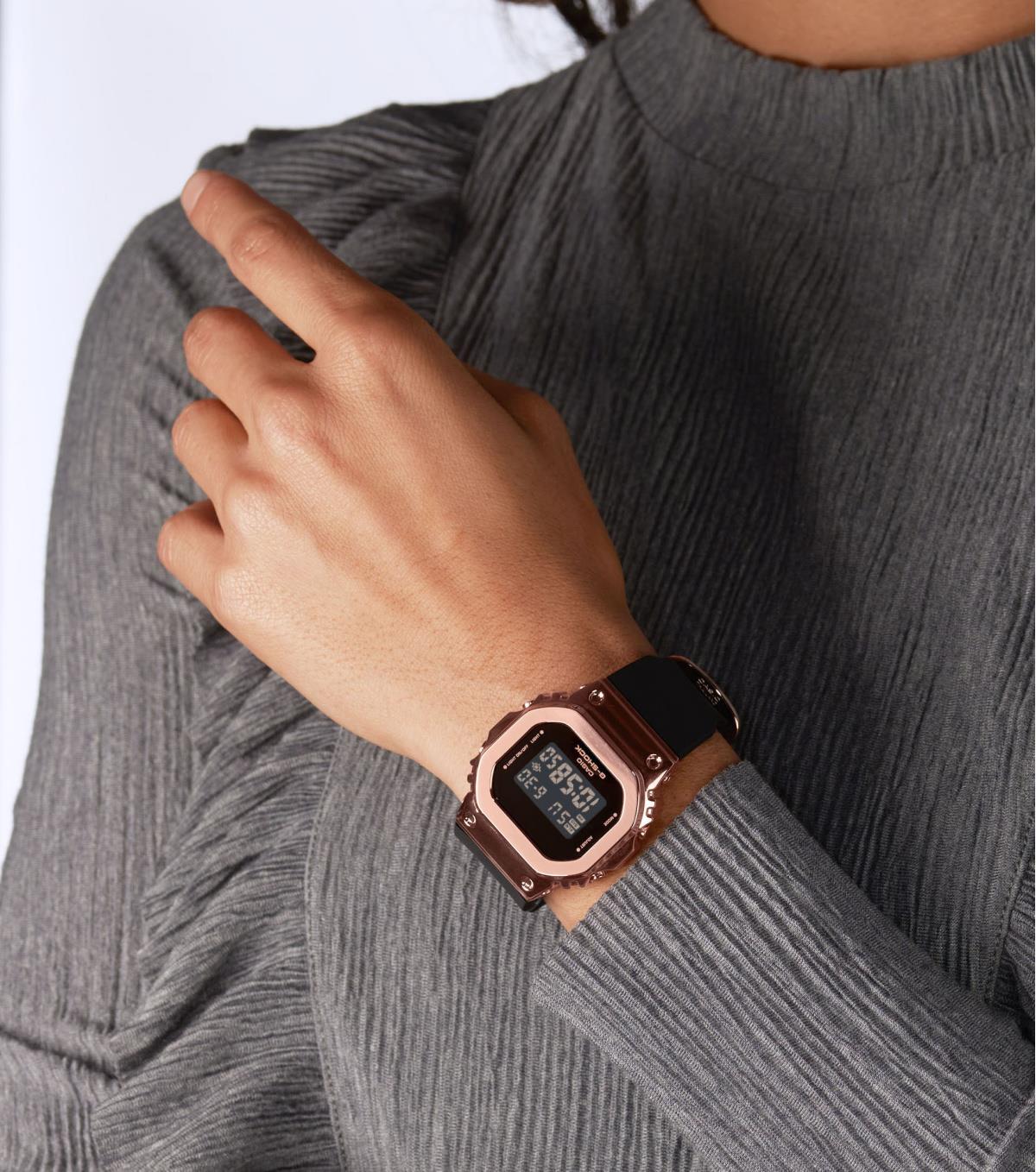 Casio G-Shock Damenuhren Ziffernblatt: Dunkel Beleuchtetes Display  Kunststoff Band Quartz 200 Meter Ref.-Nr.: GM-S5600PG-1ER