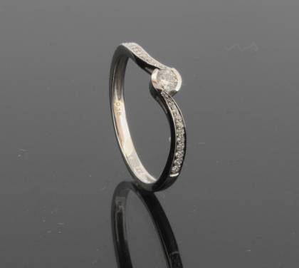Wilhelm M&uuml;ller Ringe Ref.-Nr.: 158842054 585/- Gold, wei&szlig; 20 Diamant Wesselton kleine Einschl&uuml;sse Brillantschliff 0,07ct.  1 Diamant Wesselton kleine Einschl&uuml;sse Brillantschliff 0,09ct.  Ringgr&ouml;&szlig;e 54