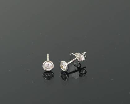 Wilhelm M&uuml;ller Ohrschmuck Ref.-Nr.: 296686021 750/- Gold, wei&szlig; 2 Diamant Top Wesselton kleine Einschl&uuml;sse Brillantschliff 0,30ct. 