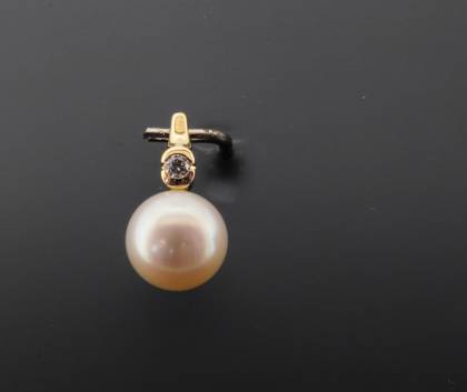 Wilhelm M&uuml;ller Halsschmuck Ref.-Nr.: 248484019 585/- Gold, gold  1 Diamant Top wesselton feines wei&szlig; kleine Einschl&uuml;sse Brillantschliff 0,04ct.  1 S&uuml;&szlig;wasser Zuchtperle 8,5 bis 9,0 mm