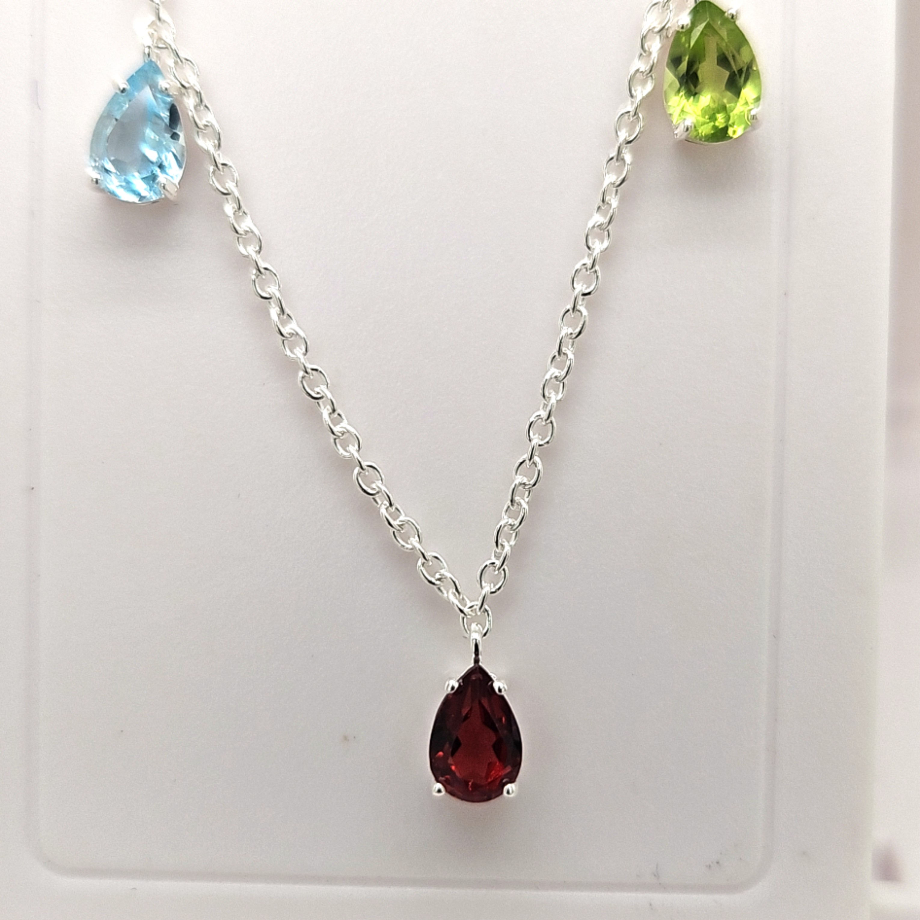 Linkenheil Halsschmuck Ref.-Nr.: 92098-8966 925/- Silber  1 Blautopas beh. blau  1 Granat Rot  1 Peridot Gr&uuml;n  L&auml;nge 41+3 cm
