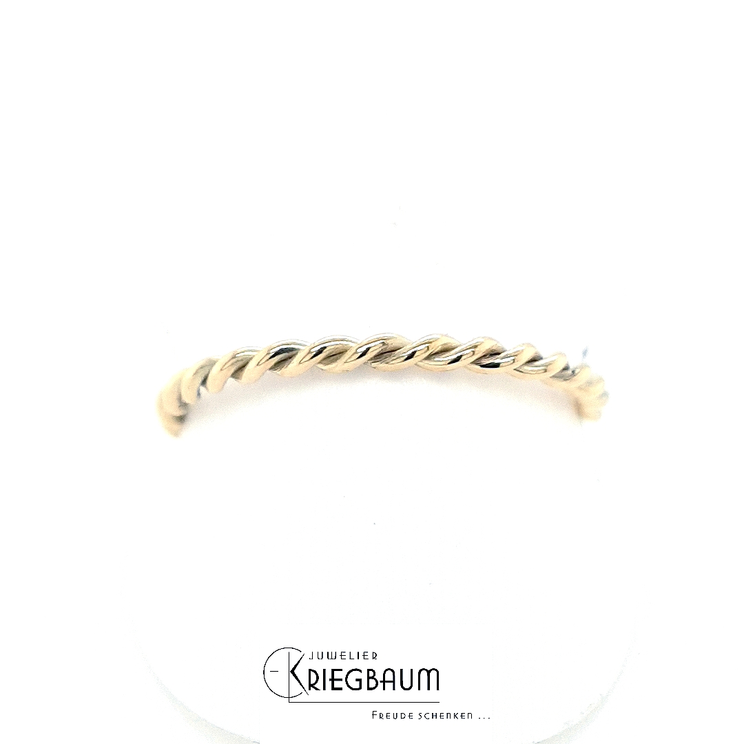 Der Kordelring Gold 585 1,3mm mit der Modellnummer Kordelring 1,3mm ist ein eleganter Schmuckring aus 14-kar&auml;tigem Gelbgold. Mit einem Gewicht von 0,71 g und der Gr&ouml;&szlig;e 54 ist er ideal f&uuml;r den t&auml;glichen Gebrauch oder besondere Anl&auml;sse. Tragen Sie ihn allein oder kombinieren Sie ihn mit anderen Ringen f&uuml;r einen individuellen Look.