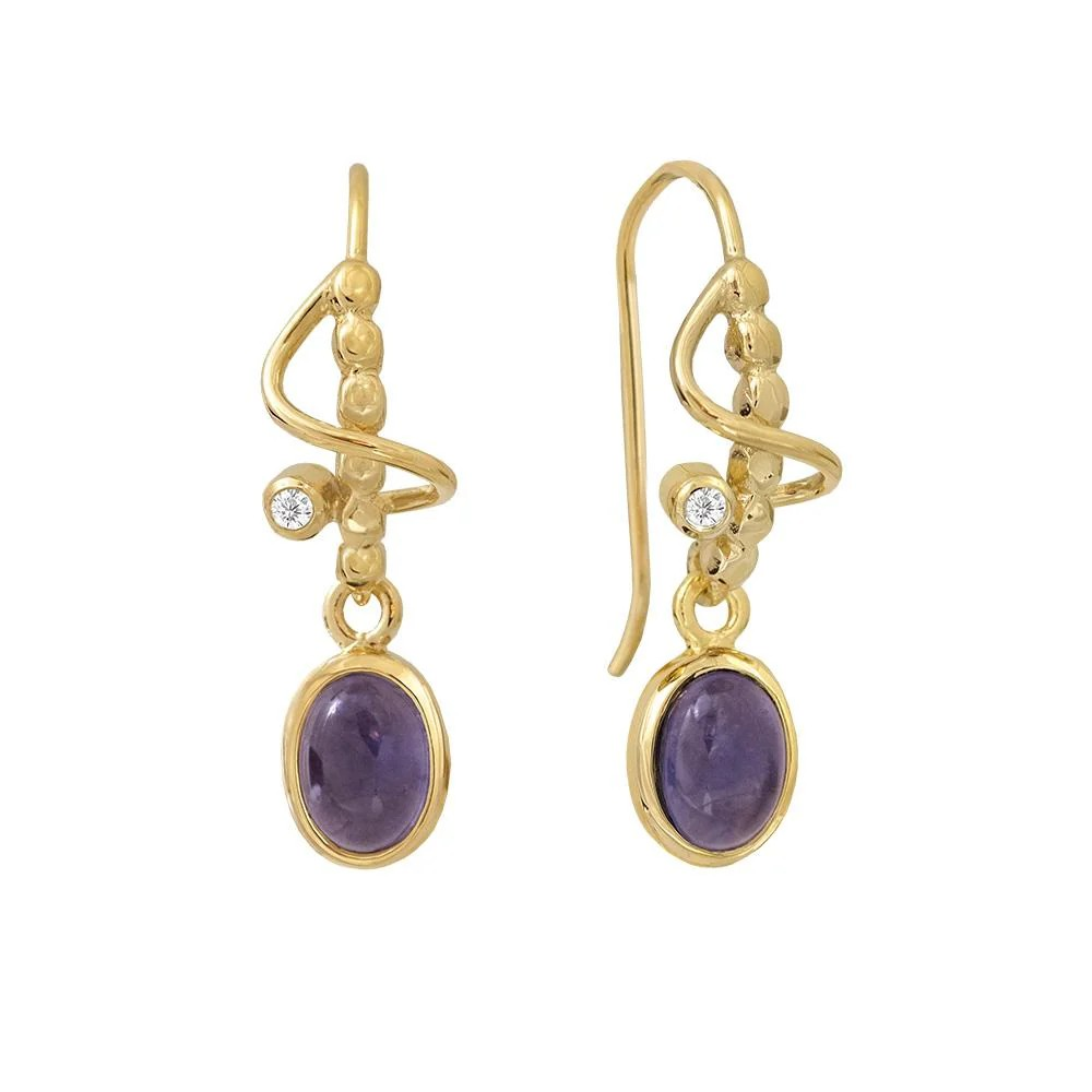 De Rabinovich Oorbel - Purple Rain (GP), modelnummer 82404334, is een verbluffend sieraad, geklasseerd als PENDANT EARRINGS. Deze juweel heeft een elegante paarse tint die elke outfit kan verfraaien. Ideaal te combineren met zowel avondkleding als chique dagelijkse outfits voor een verfijnde en modieuze uitstraling. Voeg een vleugje glamour toe aan elke gelegenheid met deze prachtige oorbellen.