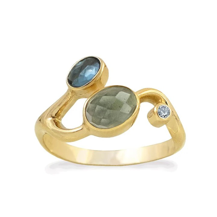 De Rabinovich Ring - Blend of Blue (GP) straalt elegantie uit met zijn prachtige mix van blauwe tinten. Deze ring is een verfijnd accessoire dat elke outfit een chique uitstraling geeft. Draag hem solo voor een minimalistische look of combineer met andere sieraden voor een gedurfde stijl. Perfect voor elke gelegenheid.