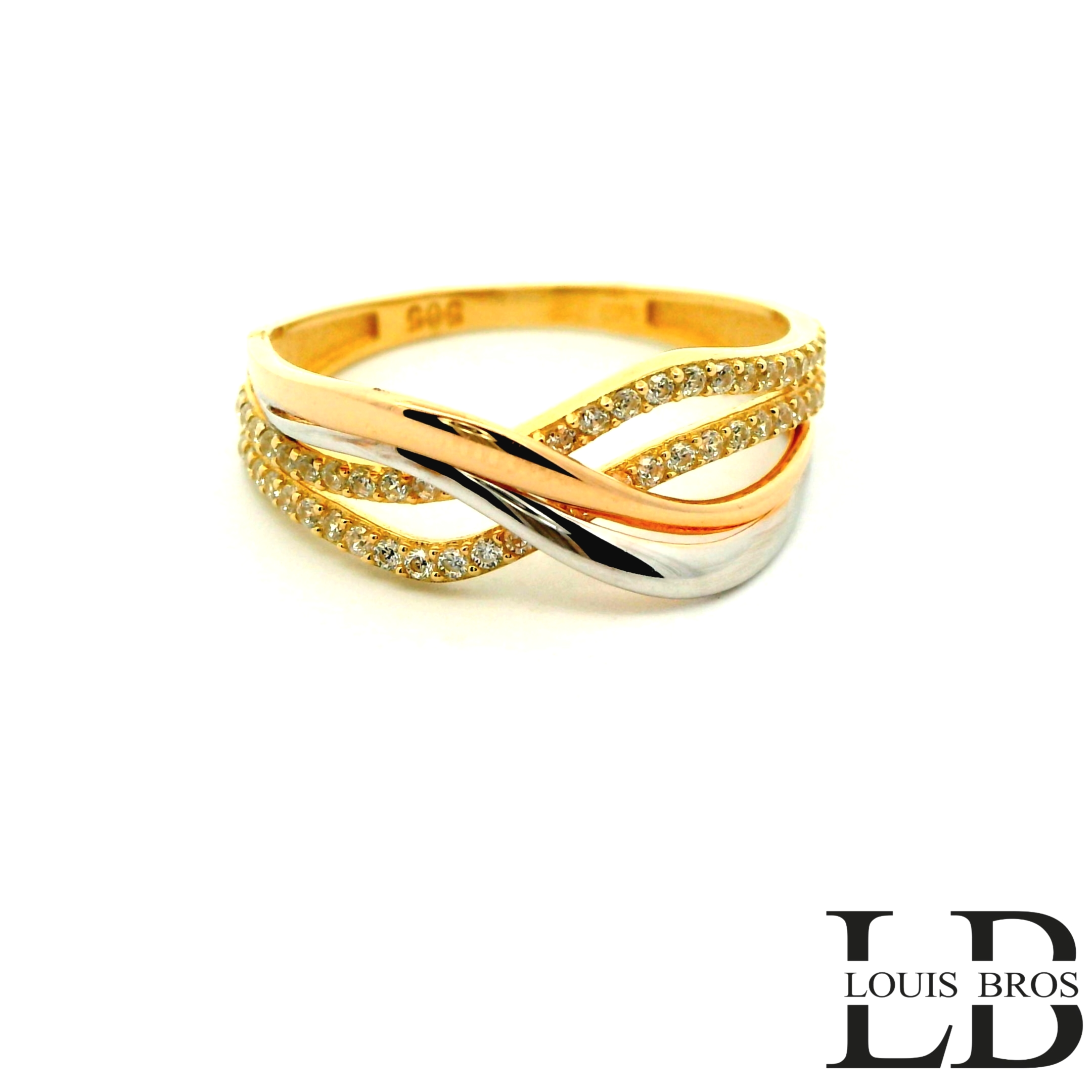 Deze schitterende ring is vervaardigd uit 14 karaat tricolor goud (2.33 gr), waarbij geel-, wit- en rosegoud op elegante wijze samenkomen. Het speelse kleurenspel geeft de ring een unieke en luxe uitstraling. De ring is verder verrijkt met fonkelende zirkonia’s, die zorgen voor een sprankelende schittering bij iedere beweging.

Een tijdloos en stijlvol sieraad dat perfect is voor dagelijks gebruik, maar ook bijzonder mooi bij feestelijke gelegenheden. Dankzij de combinatie van drie goudkleuren laat de ring zich makkelijk combineren met andere sieraden.

 Materiaal: 14 karaat goud (tricolor: geel, wit & rosé)
 Steen: Zirkonia
 Stijl: Elegant, luxe en veelzijdig.
De ring is verkrijgbaar in meerdere afmetingen.