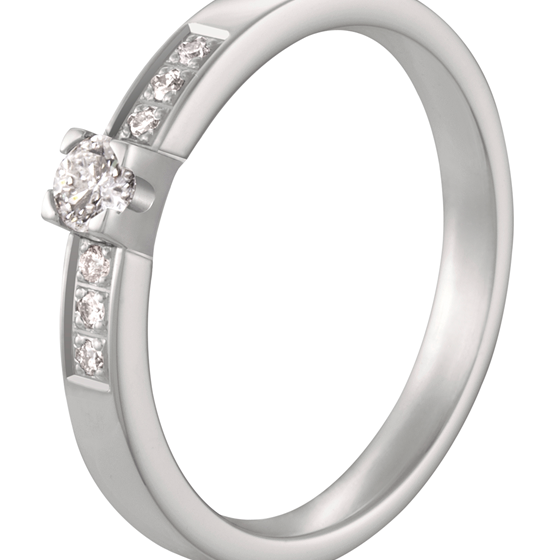 Deze chique witgouden solitaire ring is door onze diamantzetters voorzien van een grote briljant en deze wordt aangevuld met drie kleinere briljanten.
